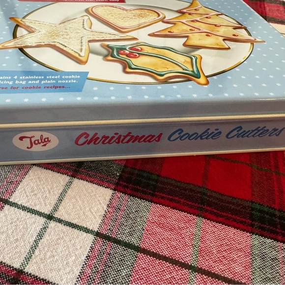 New Tala Retro Christmas Cookie Cutter Set with Icing Bag and Nozzle in Tin - Picture 6 of 6